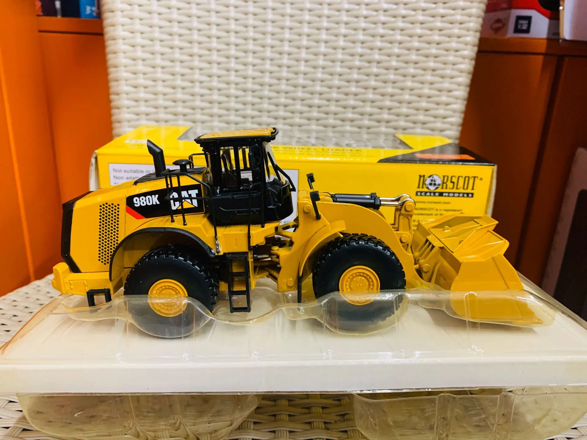 980K Wheel Loader 1/50 Scale DieCast Model New in Original Box 55289