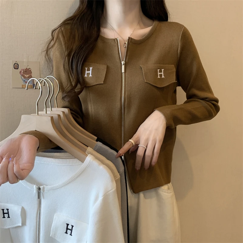 

2022 New Short Jacket Fall Winter Korean Style Cotton Coat Sexy Chic Pockets Zipper Pullover Embroidery Letter Women Tops