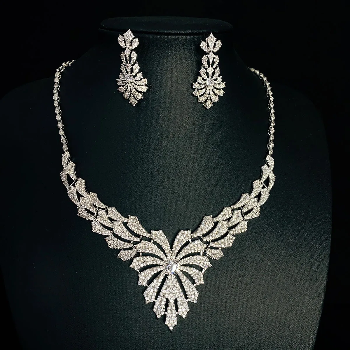 

Роскошный геометрический комплект украшений с микро-паве из кубического циркония: колье и серьги для женщин, свадебные украшения в стиле Дубай.