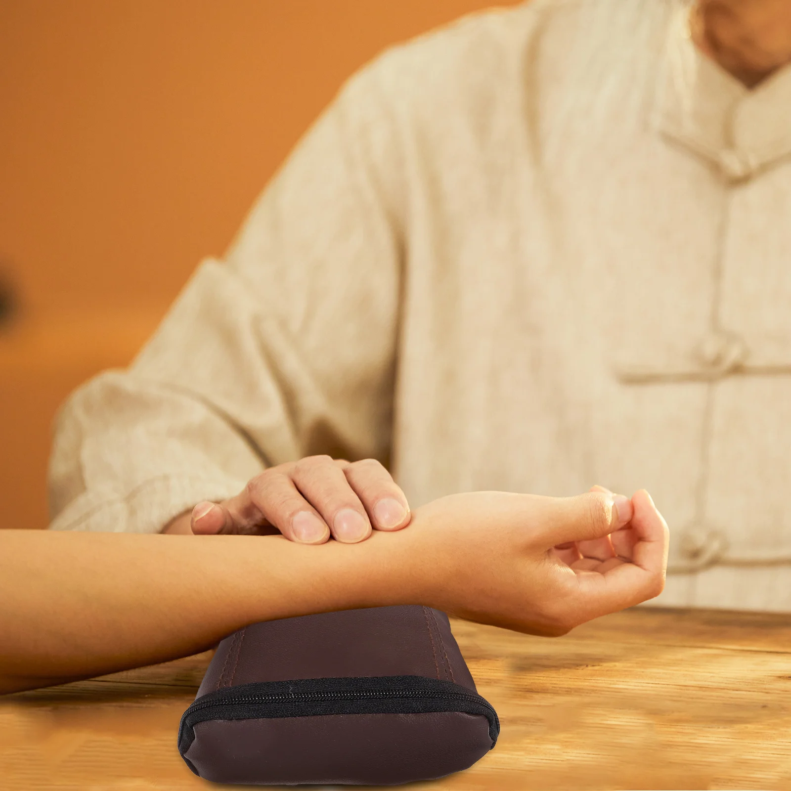 

Professional Multi-Function Wrist Cotton Pillow For Pulse Taking Portable Comfortable Pulse Cushion For Tcm Clinics