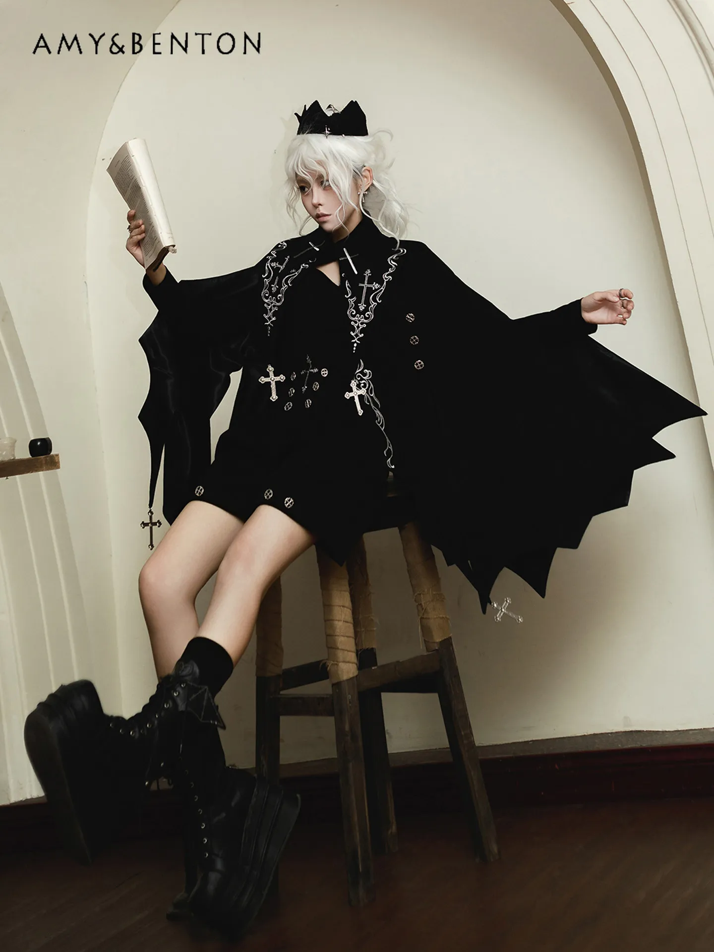 

Palace Style Retro Lolita Dark Gothic Bat Cape Coat Long Sleeve Top Shorts Three-piece Set Cosplay Stage Set Subculture Cape2026