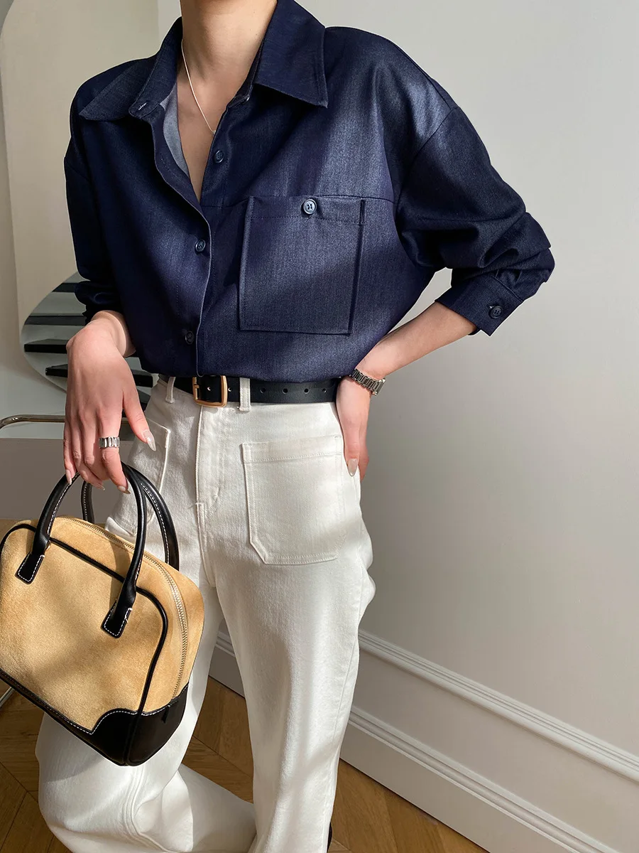 Camicia ampia con decorazione tascabile a maniche lunghe con risvolto tinta unita casual da donna primaverile