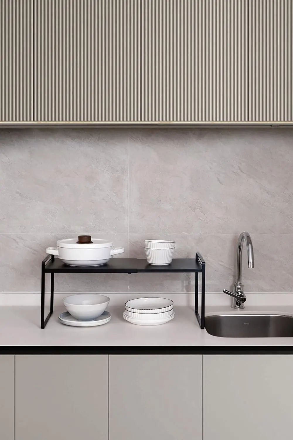 ขยายตู้ชั้นวาง Riser สําหรับห้องครัว Pantry ตู้ภายใต้อ่างล้างจาน Countertop Home Storage