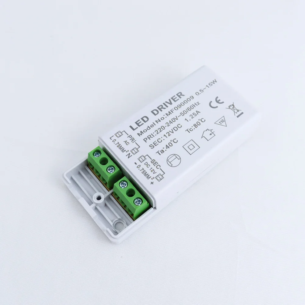 6W 12W 15W 30W 50W 60W LED Driver 220V a DC12V 24V adattatore di alimentazione LED trasformatore di luce per lampadina MR16 / MR11