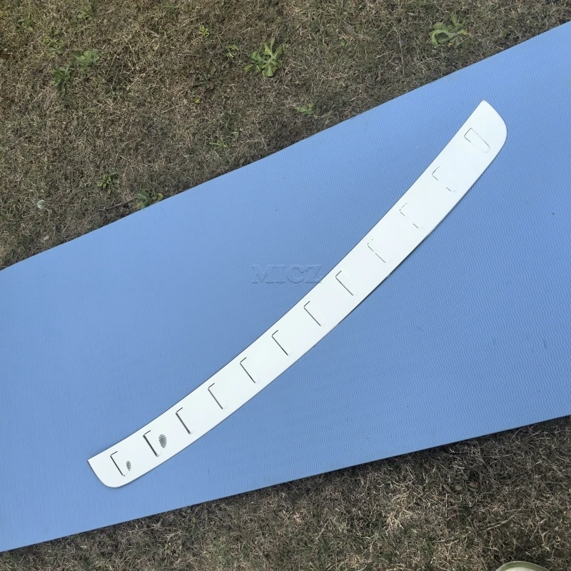 

For Volvo XC60 2018 - 2024 Car Styling Stainless Steel Rear Bumper Protector Sill Trunk Rear Guard Tread Plate Trim