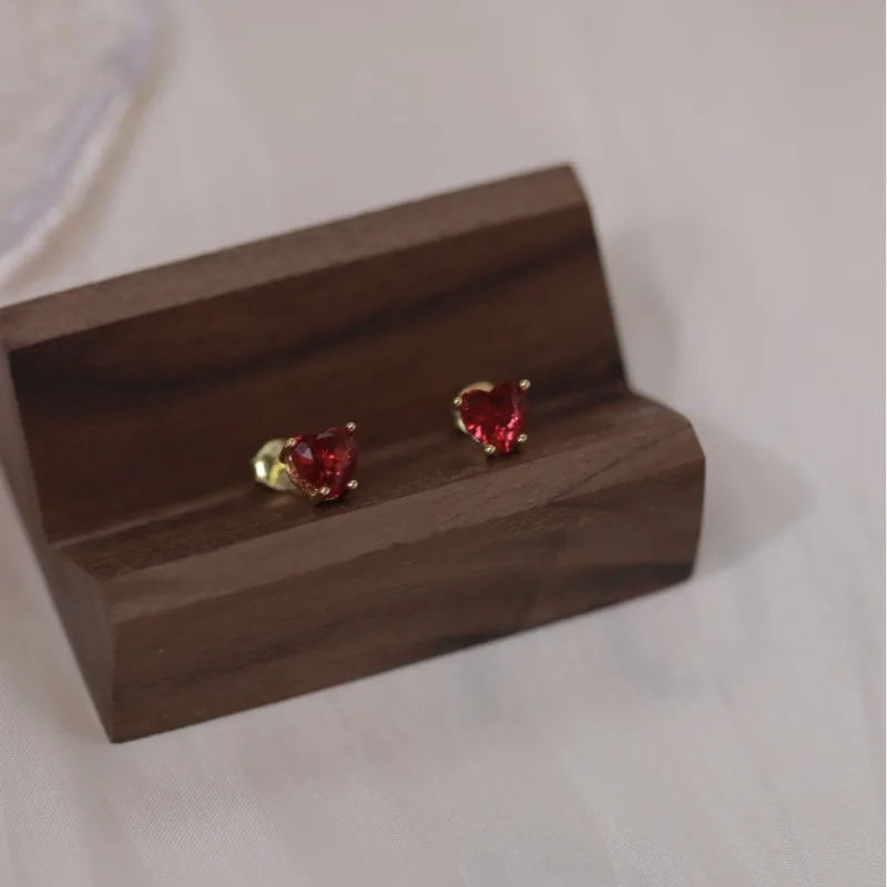 

Ins Style Burgundy Heart Stud Earrings S925 Sterling Silver Light Luxury Simple Fashion Stud Earrings