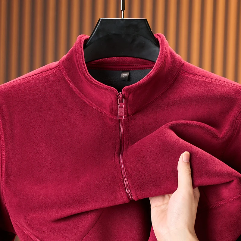 

Высококачественный мужской брендовый бархатный теплый кардиган на молнии, самая продаваемая новая удобная куртка с воротником-стойкой осенью и зимой 2025 года.