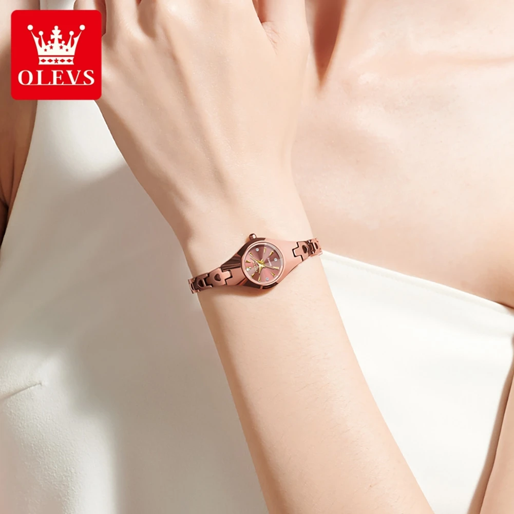 OLEVS 7082 ساعة نسائية فاخرة أنيقة كوارتز ساعة اليد التنغستن الصلب مقاوم للماء ساعات مضيئة للنساء مجموعة رقيقة ضئيلة
