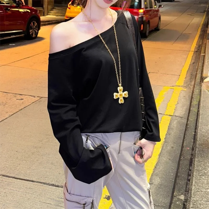 

Casual Tee Shirt Off Shoulder T-shirt Women Harajuku Streetwear Loose T Shirt Aesthetic Sexy Tops Autumn Fashion Y2k Clothing