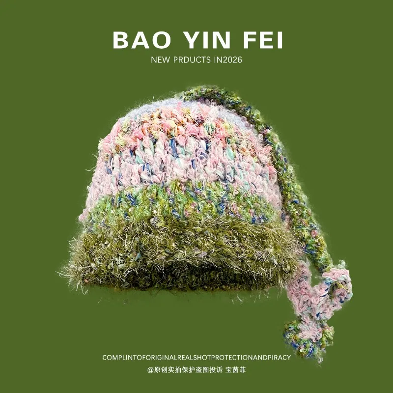 Japanische, gemischte, farbenfrohe Plüsch-Strickmütze für Damen, Winter, handgefertigt, gehäkelt, warm, mit Ohrenschutz, bunte, lange Zopfmütze. – Detail 4