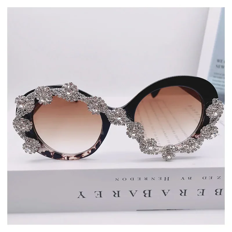 Barokowe owalne okulary przeciwsłoneczne kobiety kryształy seksowne dziewczyny okulary przeciwsłoneczne Rhinestone Girls odcienie na imprezę Halloween Xmas Oculos De Sol