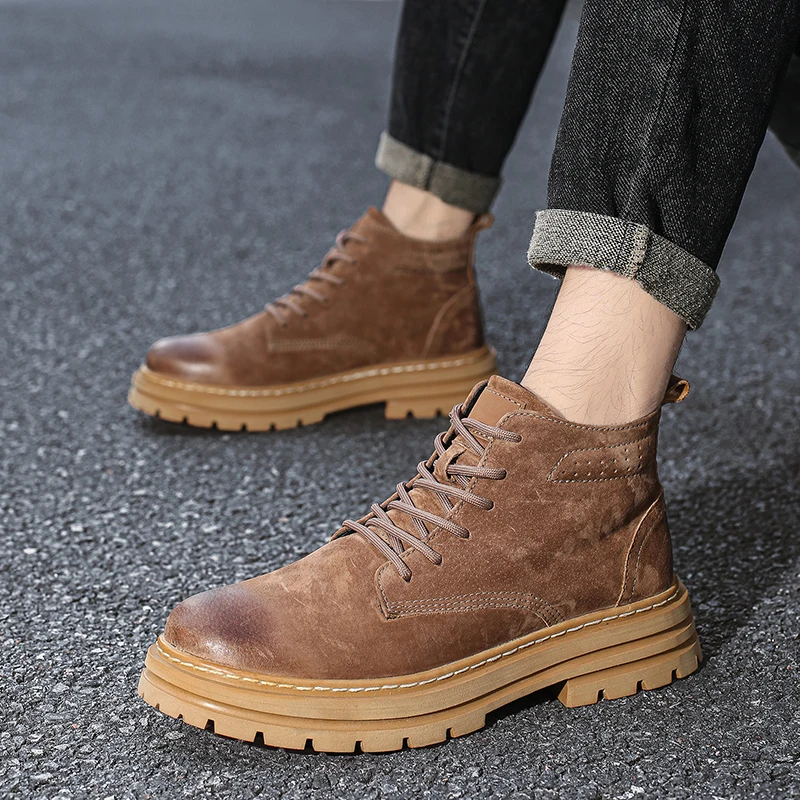 أحذية جلدية صفراء كبيرة للزوجين: أحذية رجالية جديدة لخريف وشتاء 2025، أحذية قصيرة على الطراز البريطاني، نعل سميك عالي الجودة