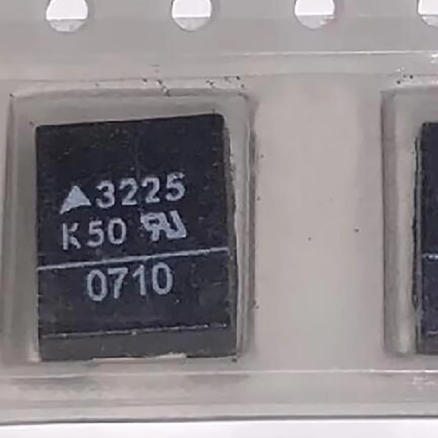 Original 3225 K50 B72650M500K72 Silkscreen 3225K50 Chip Varistor 50V CU3225K50G2 SMD