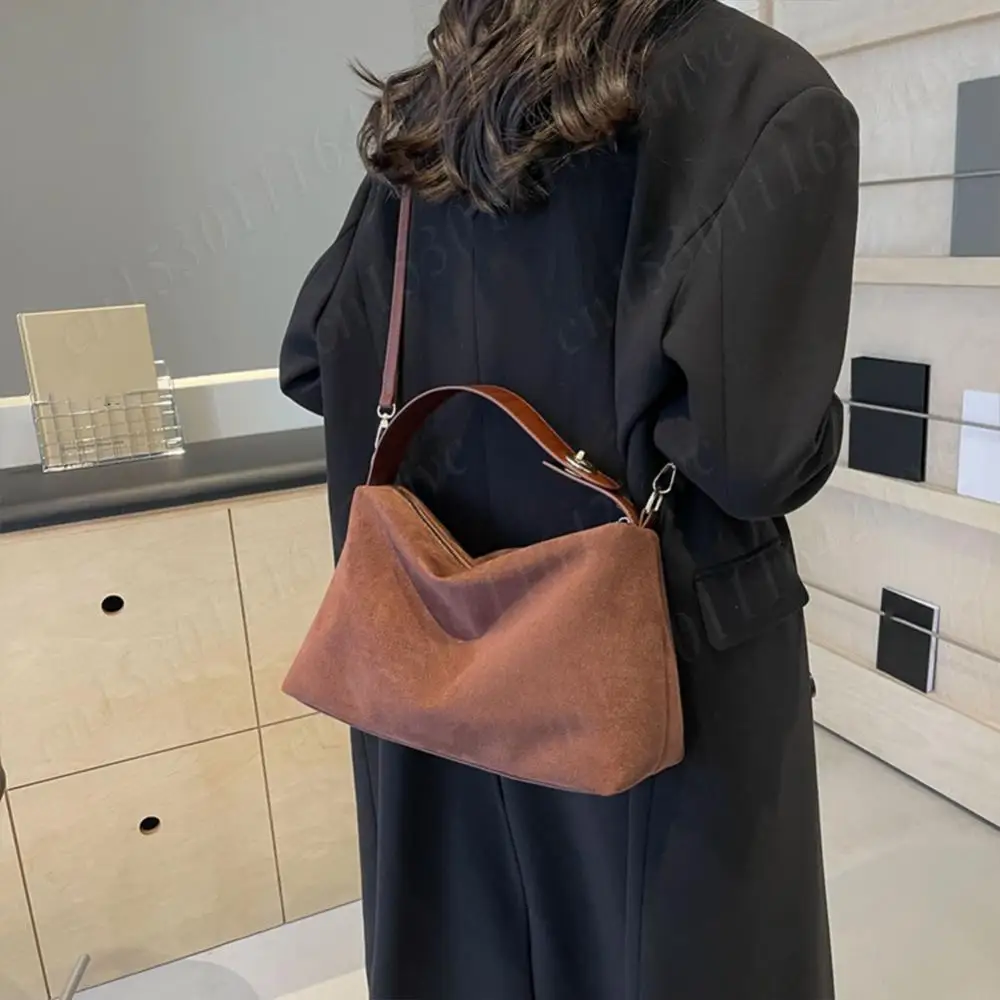 Bolsa de ombro de camurça para mulheres, bolsa crossbody, alça ajustável, bolsa hobo com bolso interno, bolsa bolsa com zíper, bolsa