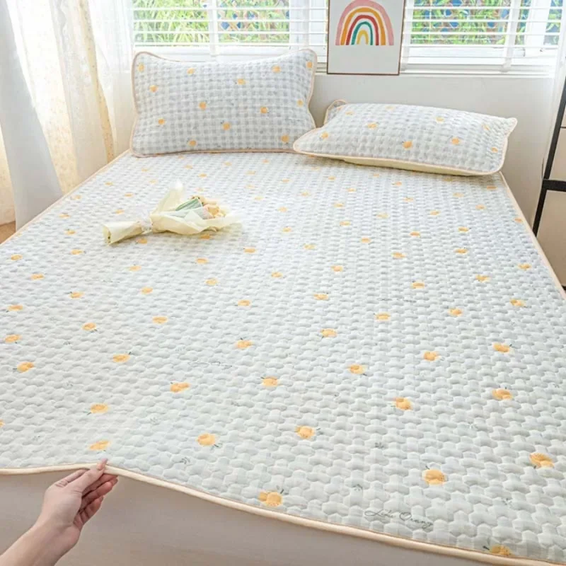 2025 new summer ice silk mat cool mattress protective cover 3-piece set machine washable cool air conditioner seat