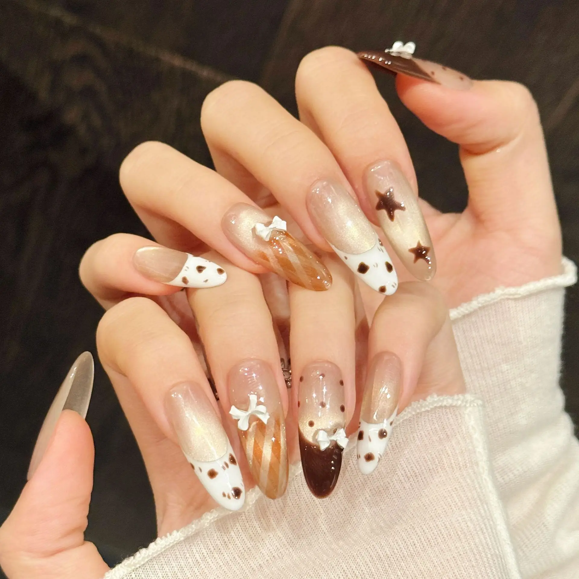 

10PCS Luxury False Nails Chocolate Mousse Autumn Brown Leopard French Nail Art With 4PIECE Tools Super-Strong Nail Adhesive Tabs