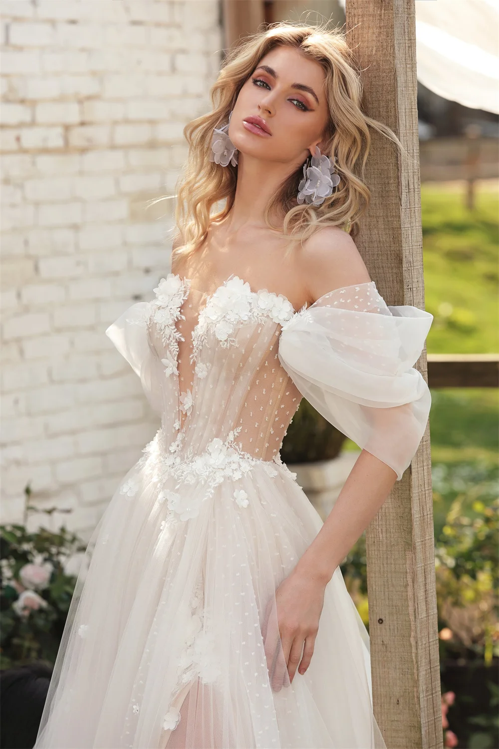 ホワイト オフショルダー Aライン ウェディング ドレス レース 背中Vネック ウェディングドレス 二次会 結婚式 披露宴 ブライダル ロングドレス
