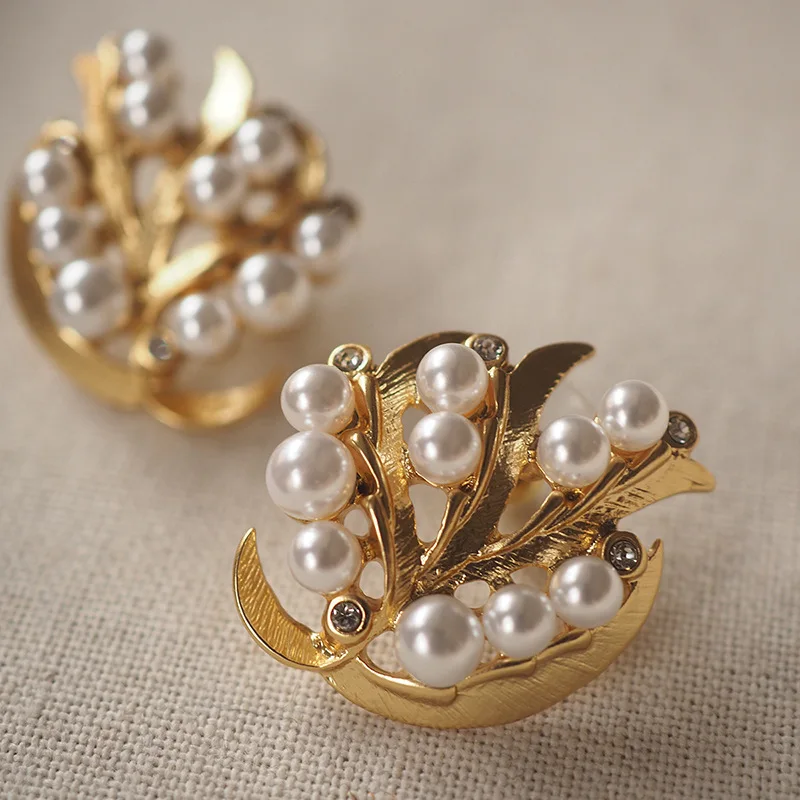 

2025 Western-Regal Pearl Simulant Stud Earrings - Retro-Inspired Artisan Niche Gift Jewelry