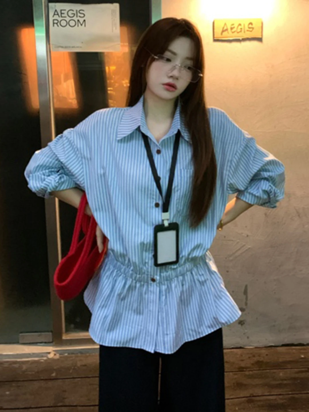 

Синяя полосатая рубашка с длинным рукавом в корейском стиле, женская, с завышенной талией, весна 2026, новая модная повседневная рубашка на пуговицах