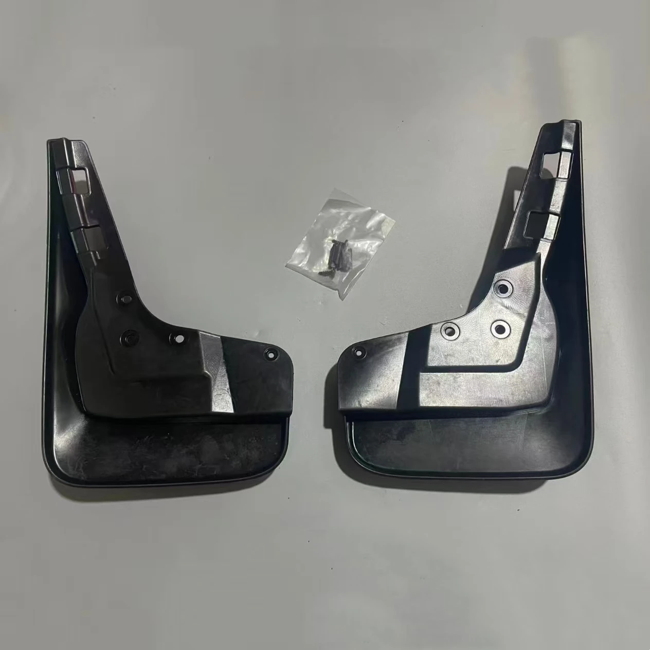 Front wheel mudguard For Mercedes-Benz GLE300d GLE350 GLE400 GLE550e GLE63 AMG ML250 ML350 ML400 ML550 ML63 AMG W166 A1668900078