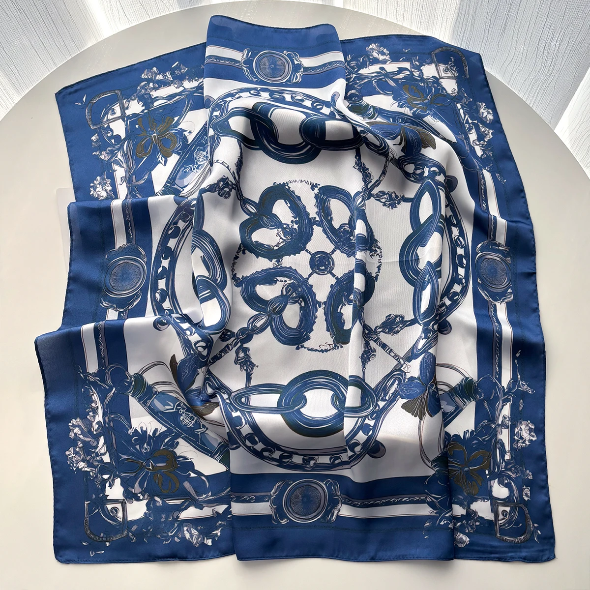 Sciarpa quadrata con stampa st - Face Scarf Mask recensione e prezzo