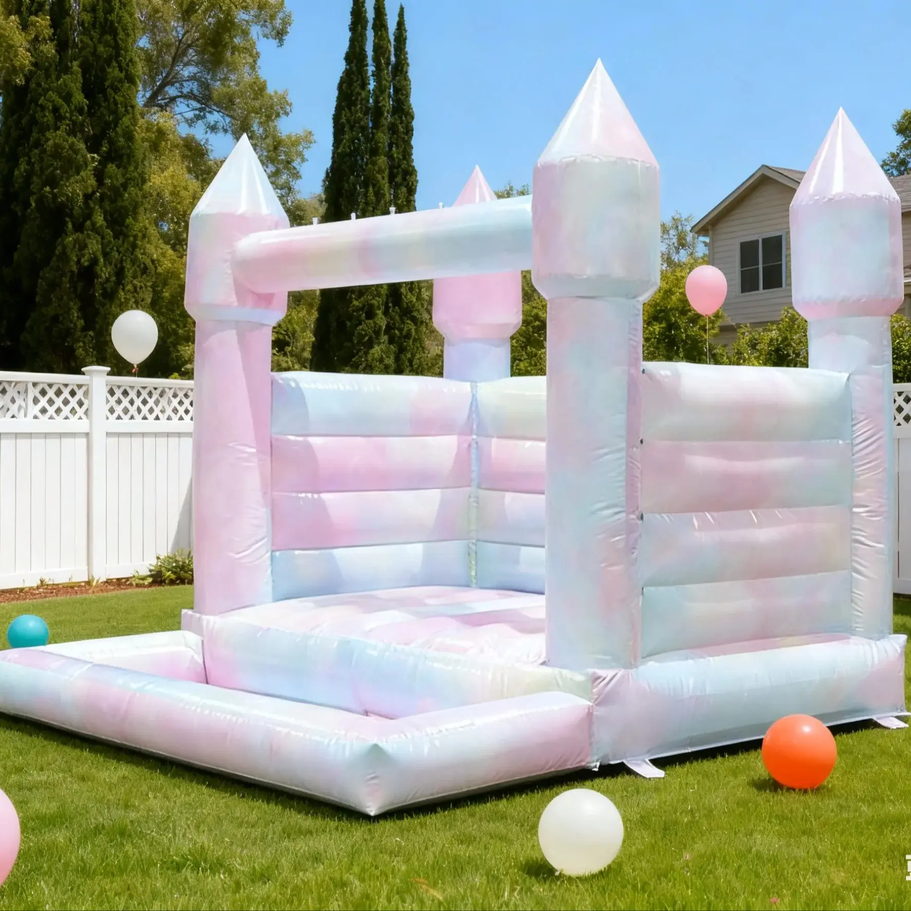 منزل ترتد قابل للنفخ باللون الوردي في الهواء الطلق مع حفرة كروية من مادة PVC لحفلات أعياد ميلاد الأطفال وحفلات الزفاف