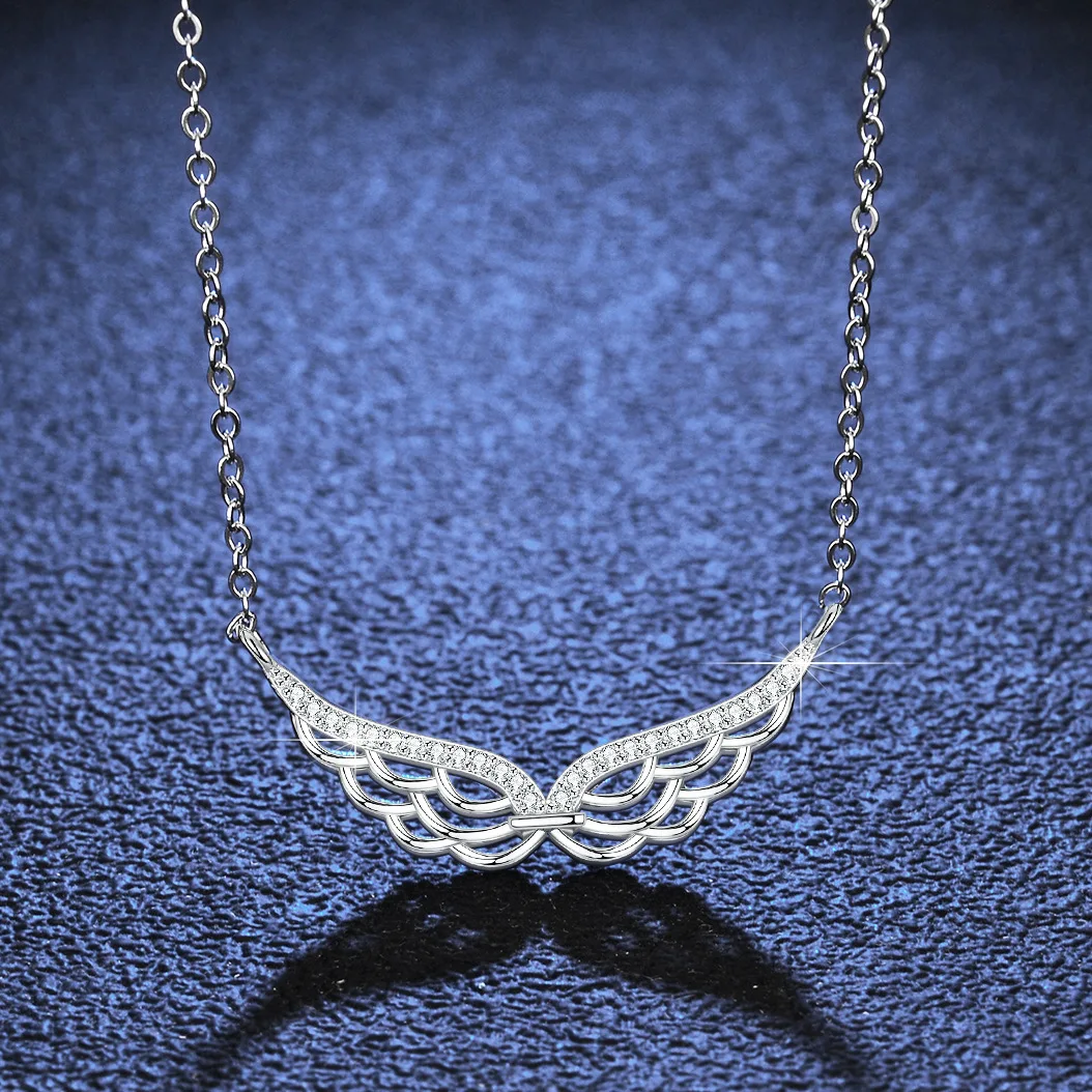 18K Gold Inlaid Pendant Moissanite Necklace for Women, Fashionable and Versatile Wings Platinum PT950 Diamond Collarbone Chain