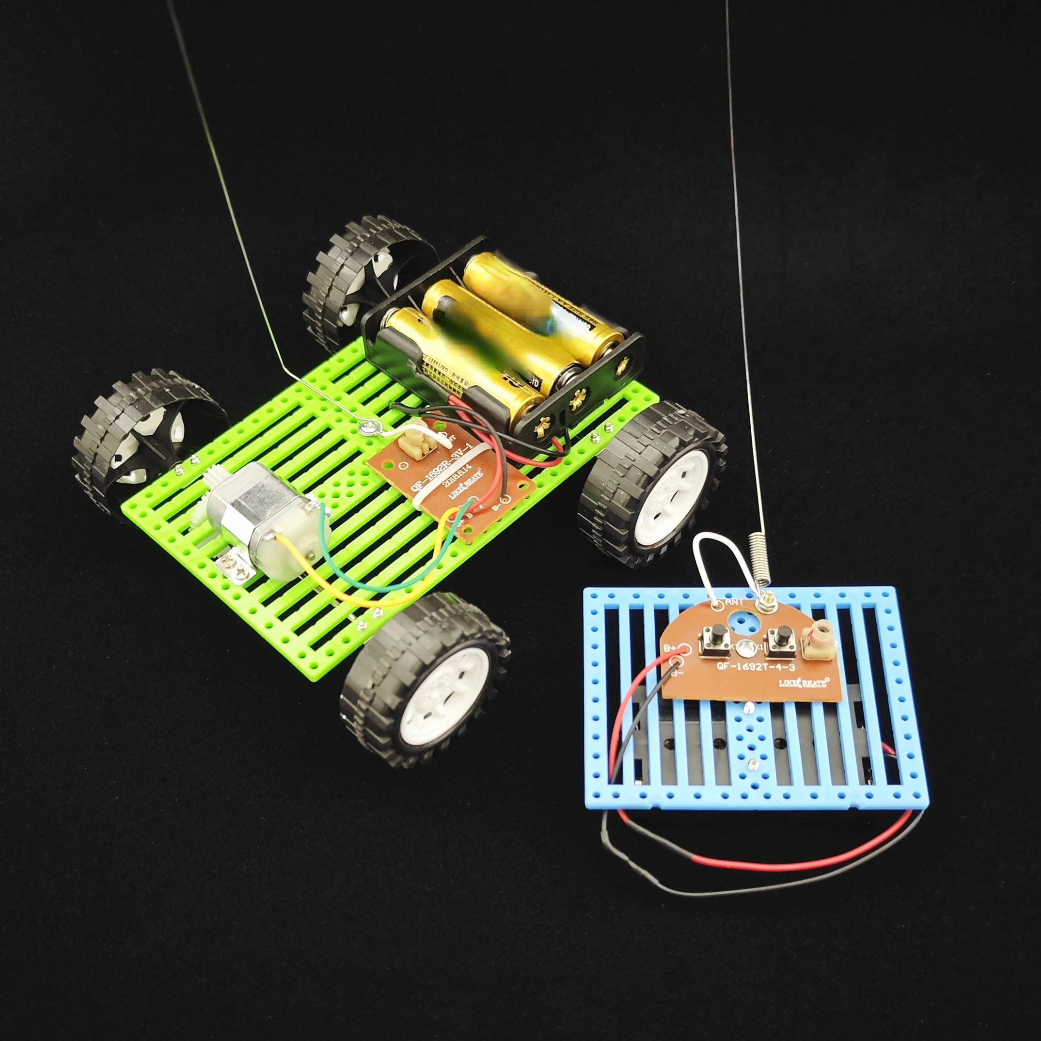 DIY production of remote-controlled racing cars, invention materials package, electric self-assembled children's model