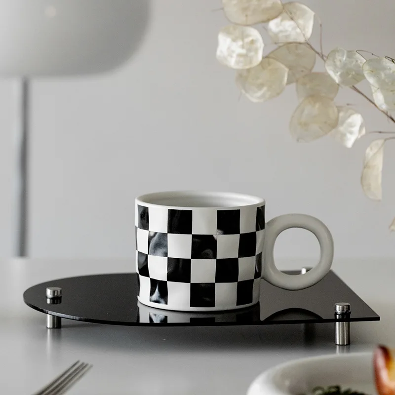 1 Piece 400ml 13oz Retro Checkerboard Mug with Lid Ceramic Cup White Coffee Mug with Black Strip Dot Water Drinking Mug Cup