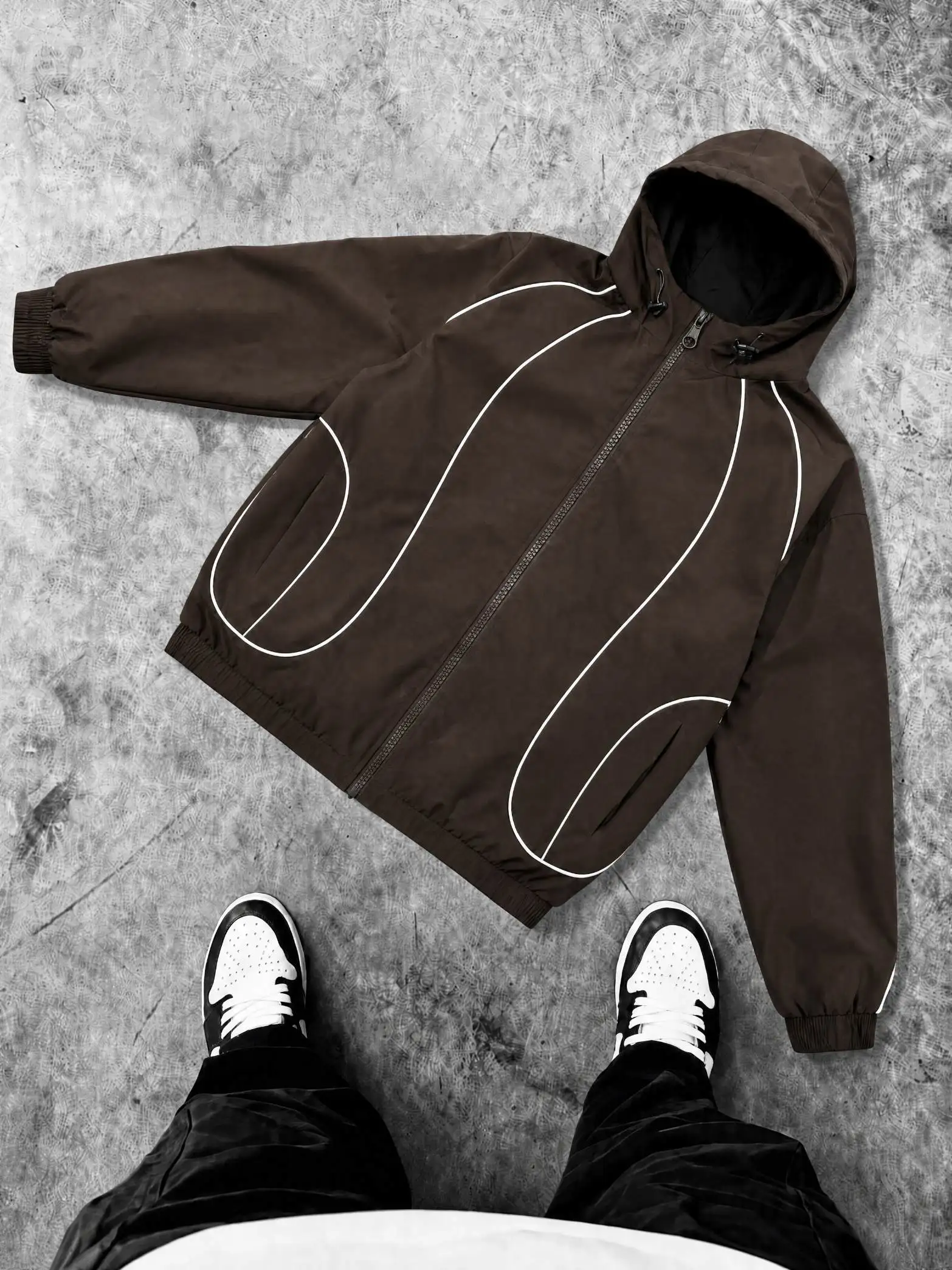 Herren-Streetwear-Jacke mit Kapuze, mehrfarbig, mit weißen Konturlinien, elastischen Bündchen und Saum, lockerer, winddichter Mantel, verstellbare Kapuze mit Kordelzug, lässige Sport-Oberbekleidung für den Herbst. – Detail 6