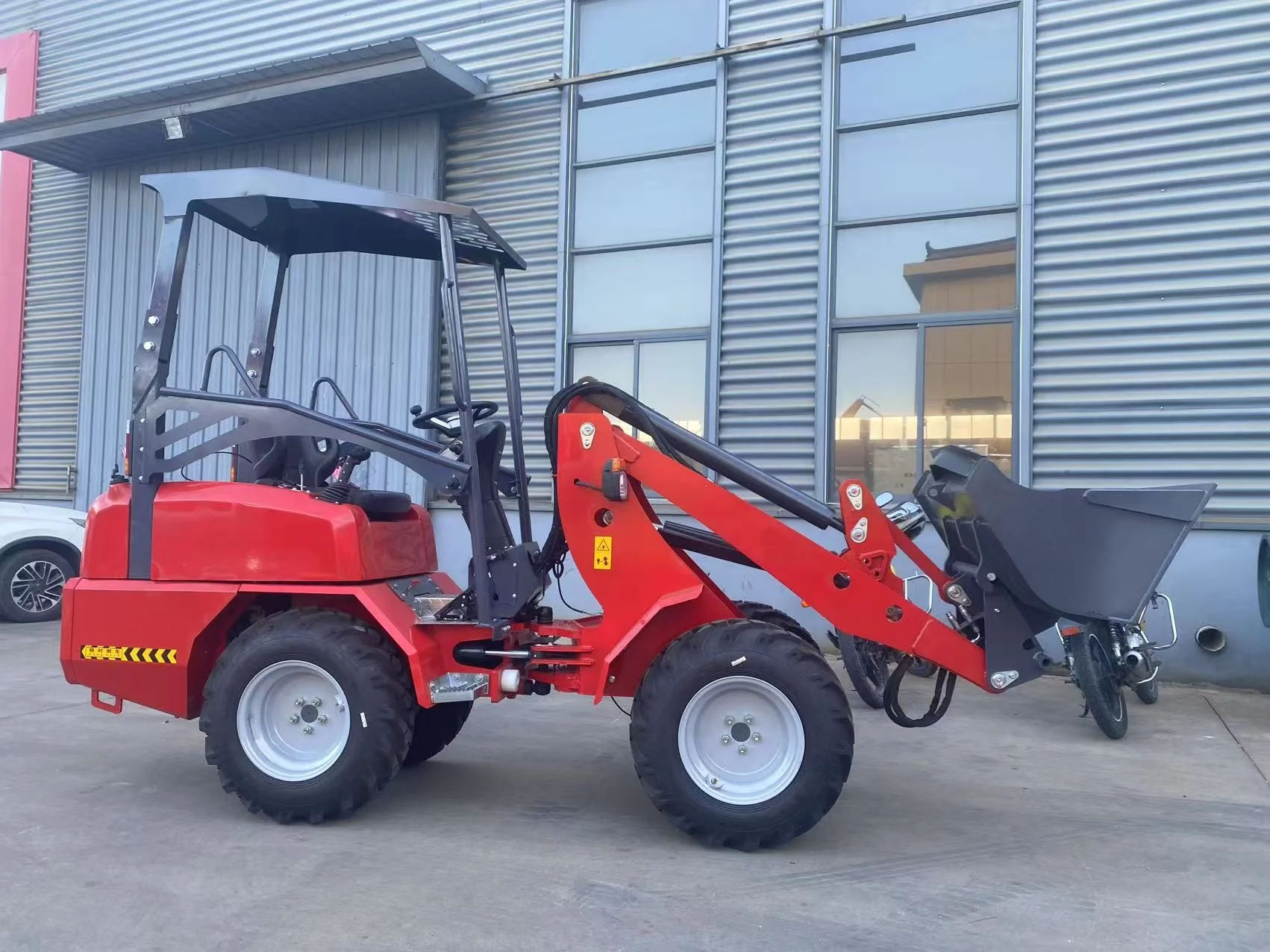 Mini Loader 1000Kg Gratis Pengiriman Diesel Loader 4×4 Roda Front Loader Segala Medan Skidsteel Loader Kecil Loader 4 Roda