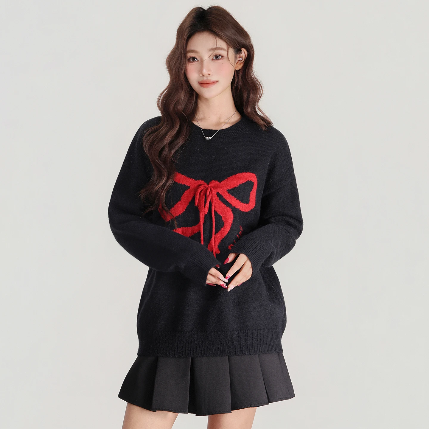 فيونكة سوداء برقبة دائرية، سترة صوفية ناعمة ولزجة لتقليل العمر، سترة نسائية فضفاضة وكسول جديدة للخريف والشتاء