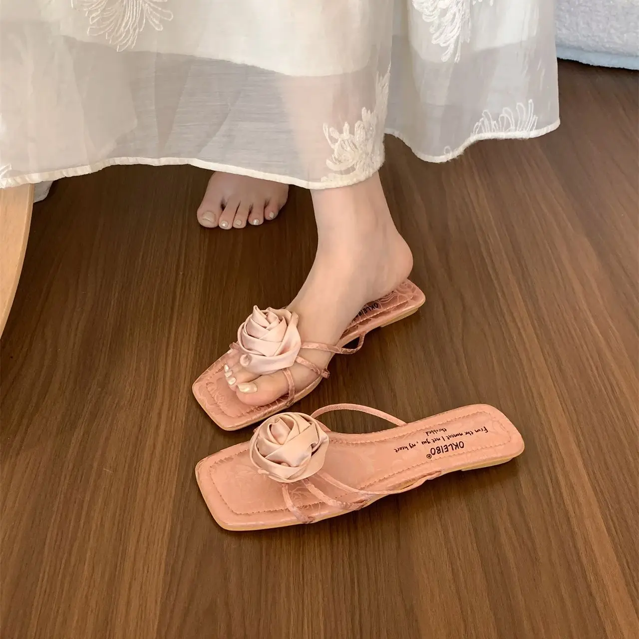 Bai lamos Marke Frauen Hausschuhe flache Absätze Kleid Sandalen Schuhe Sommer neue 2024 Mode Strand Flip Flops zu Fuß im Freien Rutschen Muj