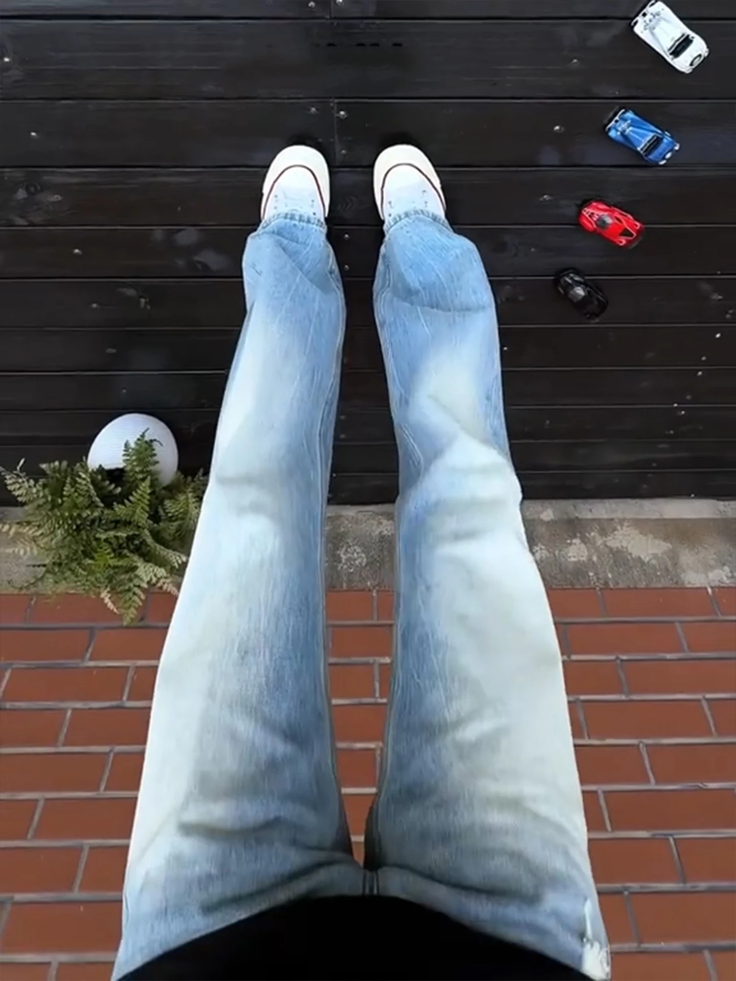 

Light Blue Washed Men's Summer Thin Straight Leg Jeans Tear Hole Design American High Street Style Lengthening Legs Effect