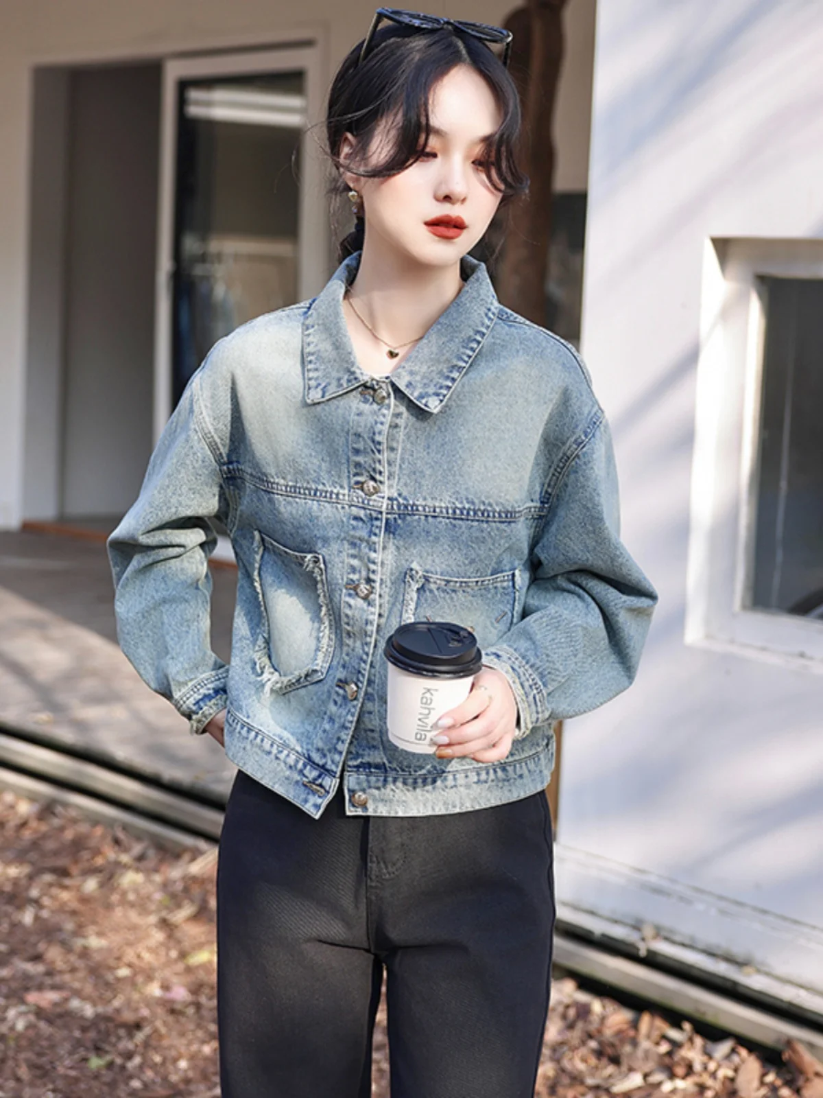 

Ретро джинсовая куртка женская свободного кроя, модная, укороченная, осенне-зимняя, новая модель, универсальная, на пуговицах, с вышивкой