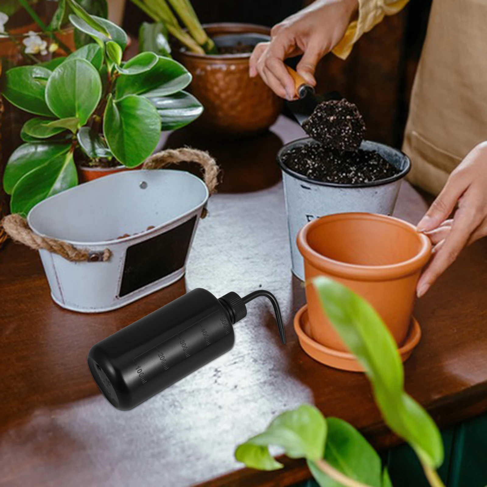 

2pcs Cleaning Small Squirt Portable Black Plastic Lash Wash Curved Lash Wash Bottle Spout Plant Watering
