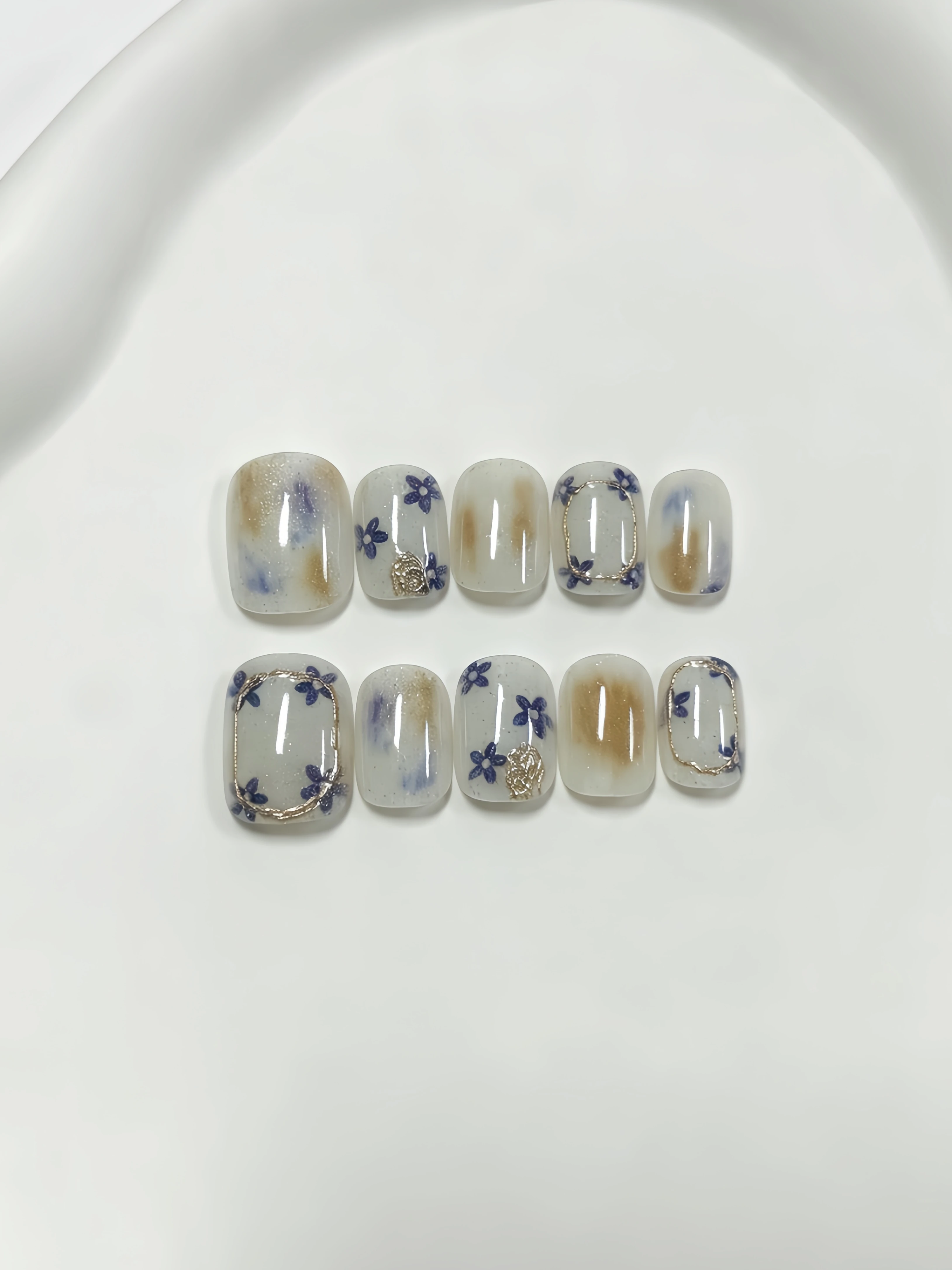 10 قطع من الأظافر القصيرة ذات  - مراجعة Nail Art Gold وسعره