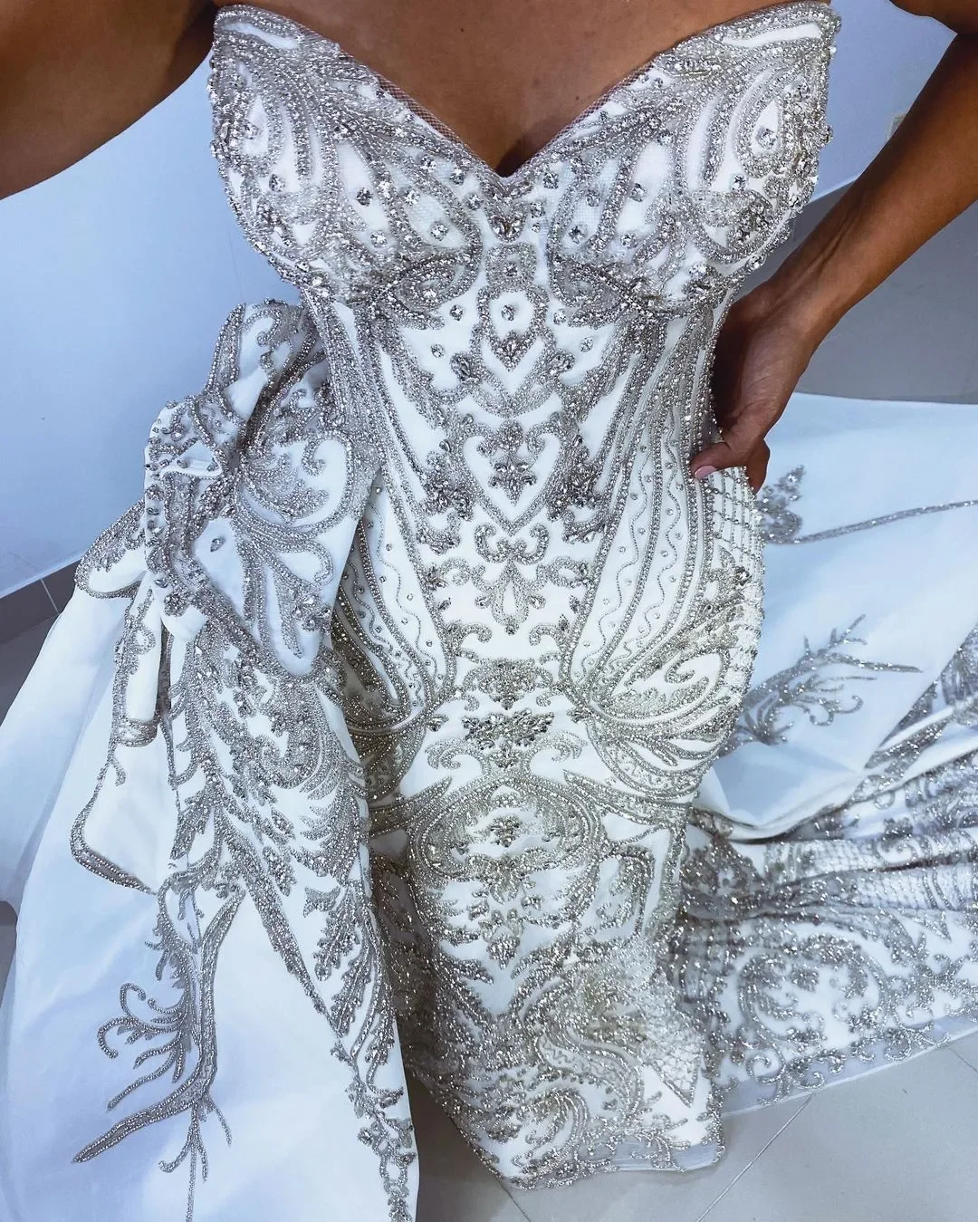 Customized  Sweetheart Sparkly  Heavy Beads Crystals Wedding Dresses  Robes De Marriage  Detachable Train Luxury Bridal Gown