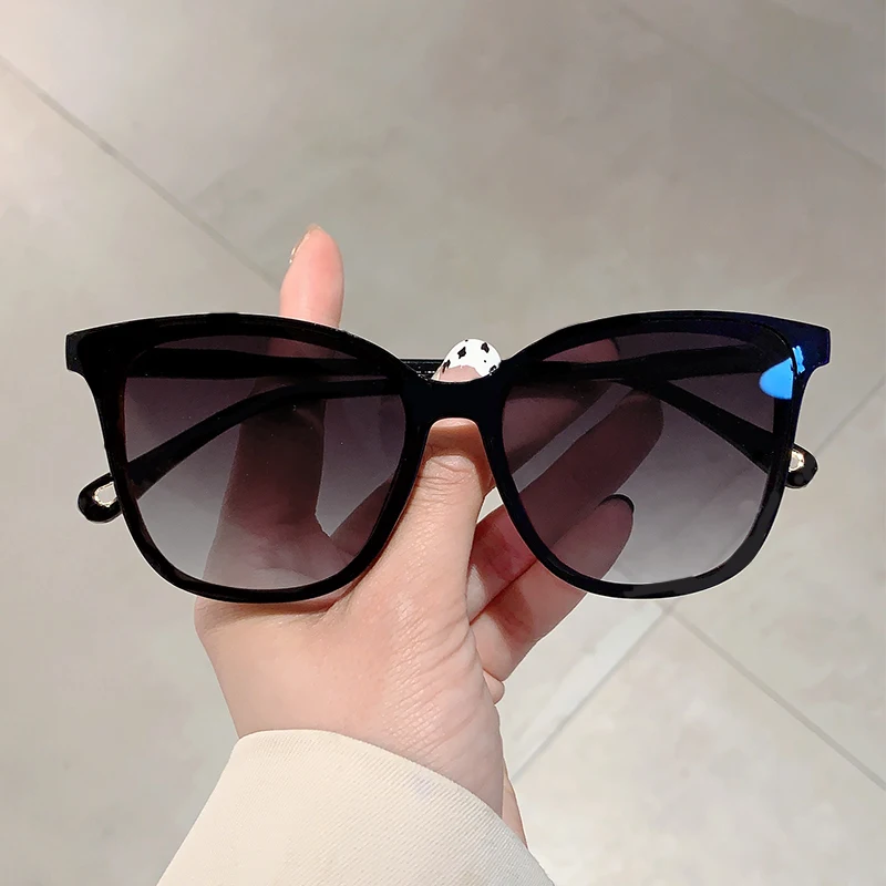 KAMMPT Oversized Cat Eye Sun Glasses New Stylish Vintage Gradient Women Sunglasses Trendy Fashion Brand Designer Chic Shades