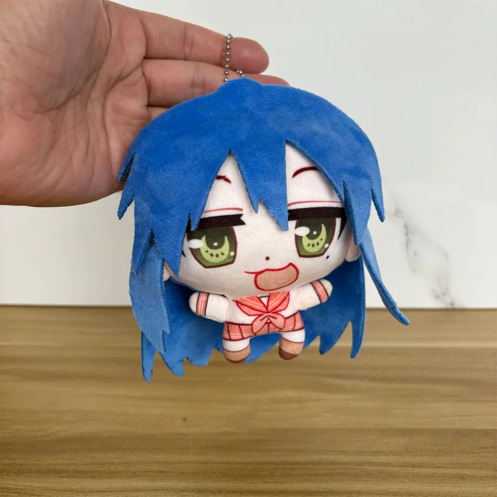 

Забавная плюшевая игрушка-брелок 12 см в стиле аниме с большой головой и плащом, персонаж Изуми Коната из Lucky Star, кукла-подвеска для сумки