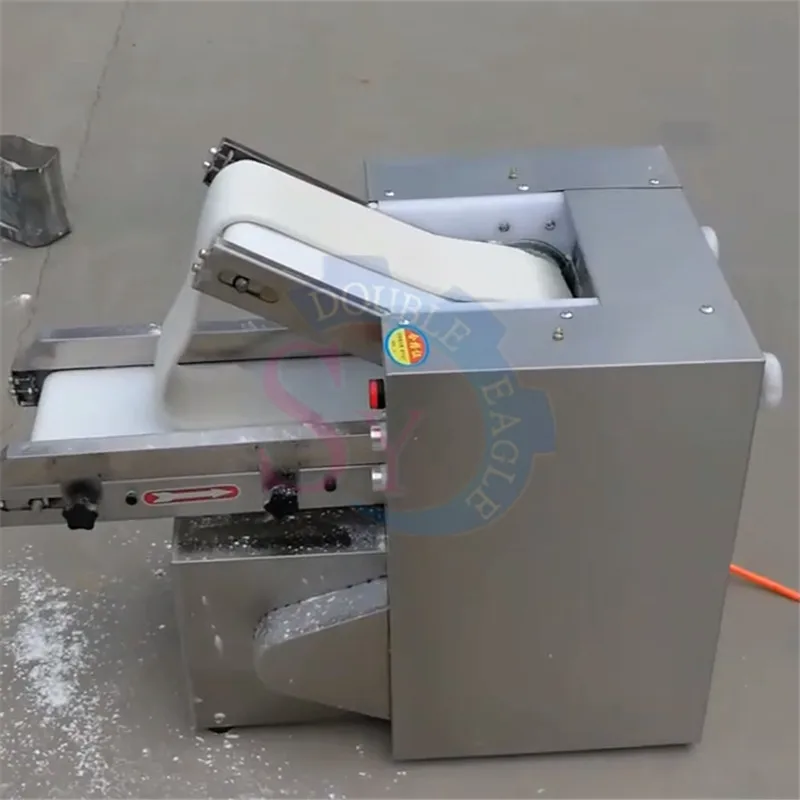 Novo design de mesa tipo 200 modelo rolo de massa elétrica automática imprensa máquina de rolamento tamanho pequeno máquina de amassar massa