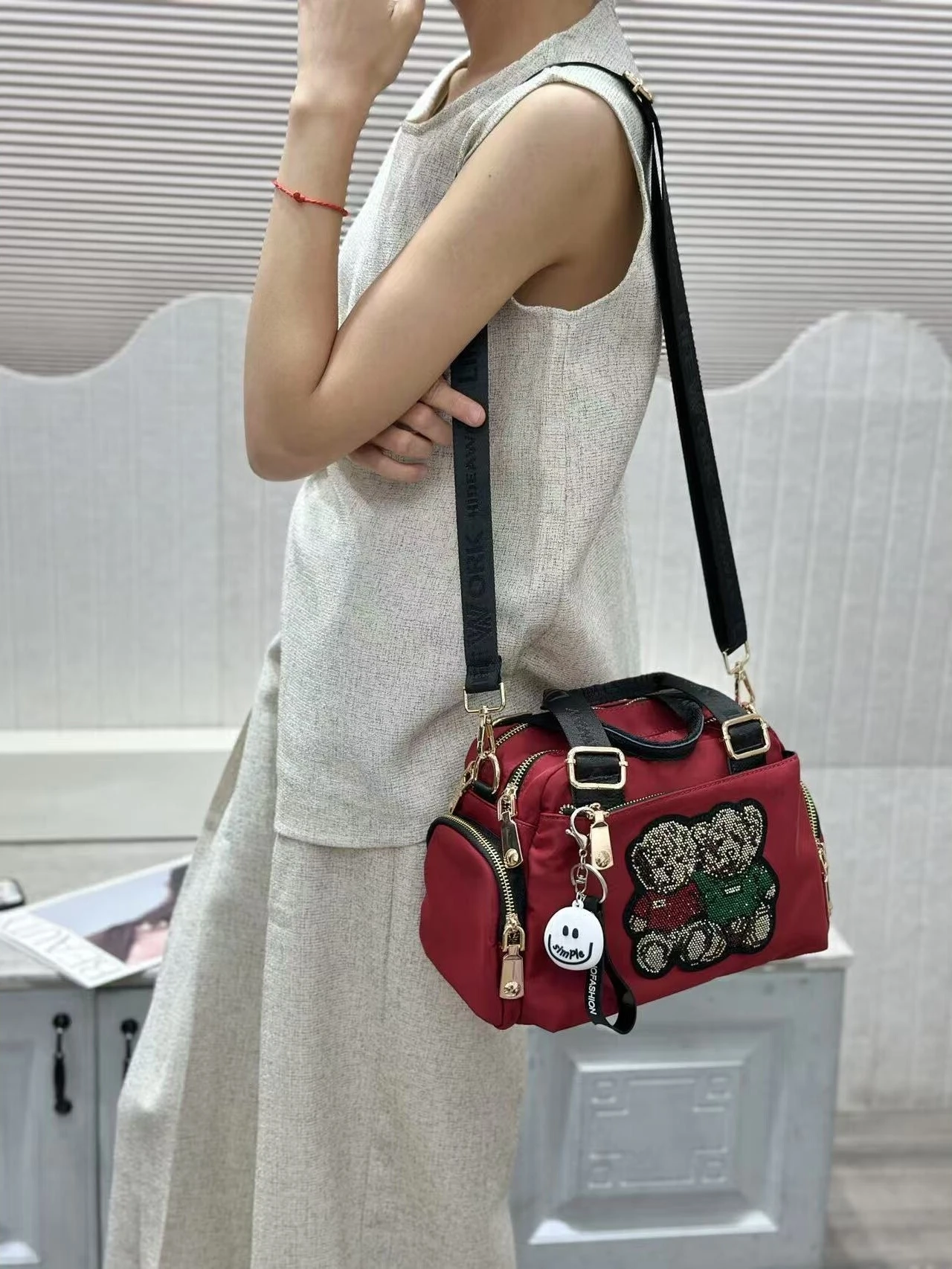 Fashionable Bear Print Waterproof Handbag Women's Shoulder Bag Sparkling Crystal Crossbody Bag Trendy Spring 2026 Ladies Bag