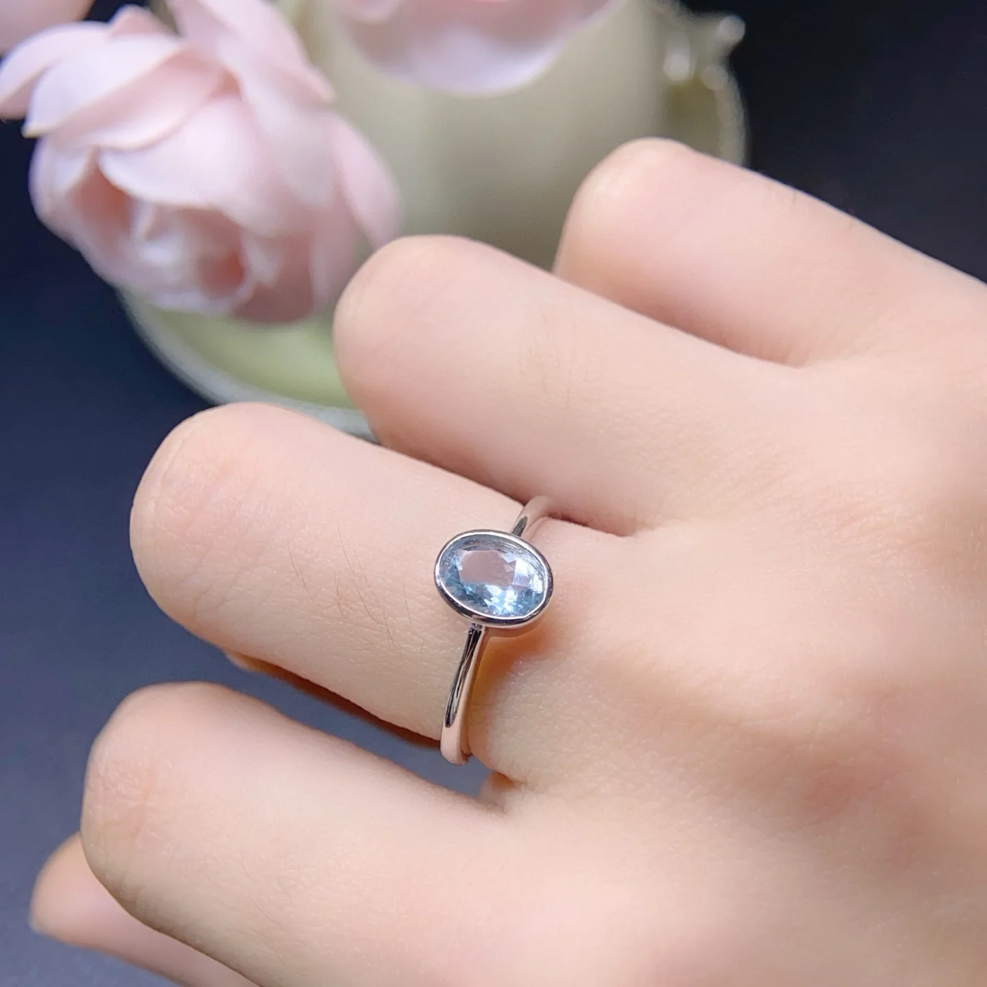 Der schlichte Ring: Ein zeitloser Schmuck für jeden Tag