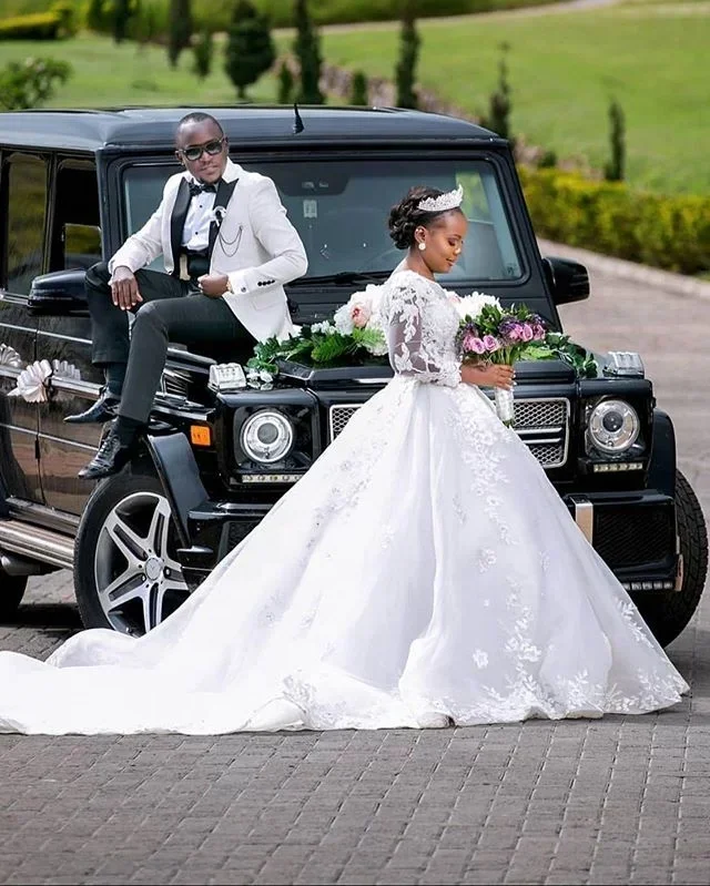 Customized White Custom Full Long Sleeve Lace Applique Beading Ball Gown Satin Bridal Dress Wedding Gown