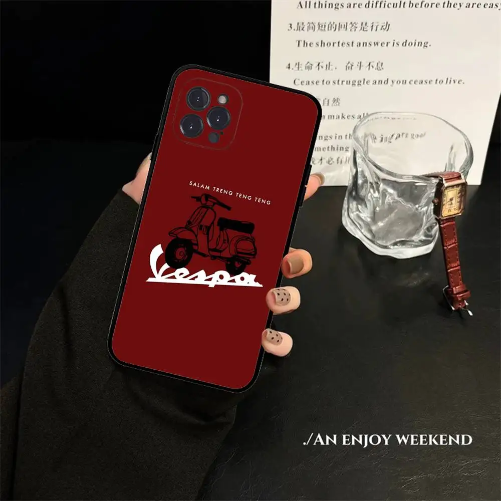 Vespa Roller Handyhülle für iPhone 17 16 15 14 13 12 11 Pro Max Plus Mini Weiche Schwarze Hülle – Detail 8
