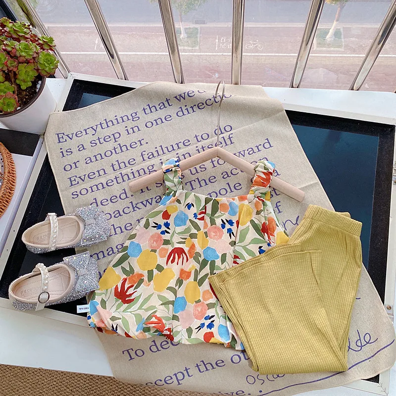 

Girls' Summer Outfit Floral Strap Doll Shirt Solid Color Flared Pants Baby Two-Piece Set Trendy