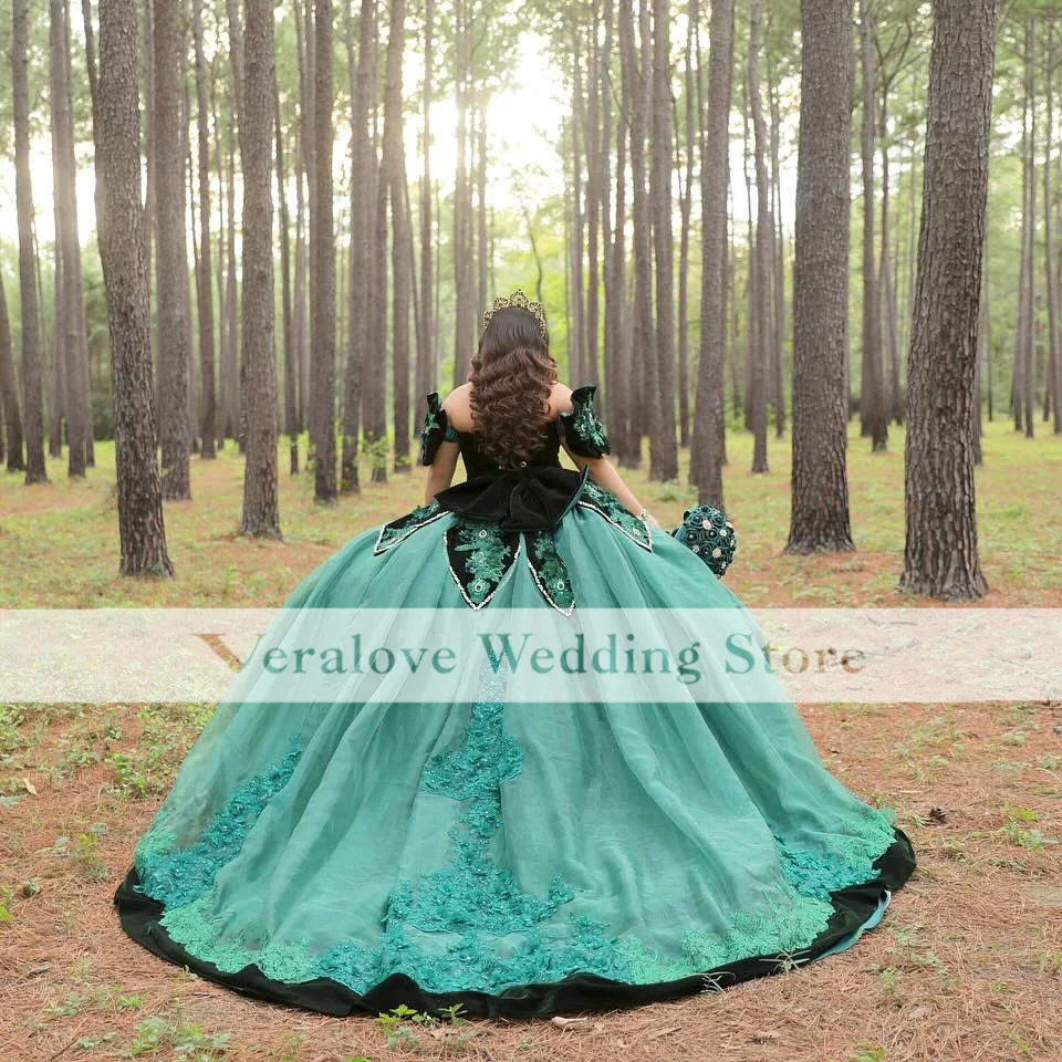 Mexican Green Quincenara Dresses Off The Shoulder Appliqued Velvet Sweet 16 Prom Gowns Pageant Dress Vestido XV Años 2024