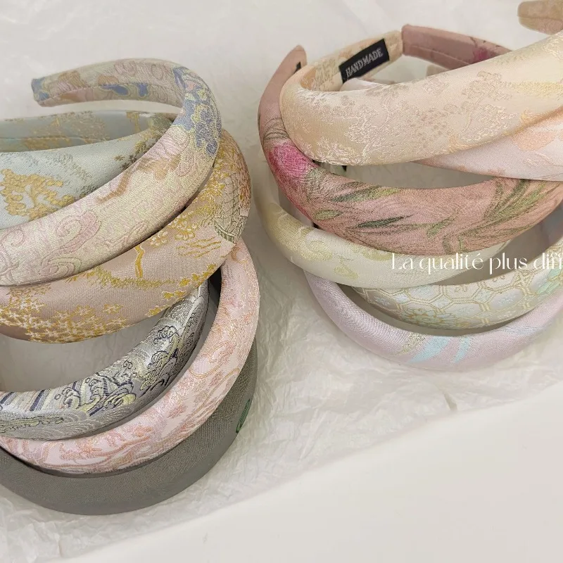 

New Chinese Style Fabric Headband Exquisite Vintage Embroidery Flowers Sponge Lining Non-Slip Grip for Women Office Daily Use