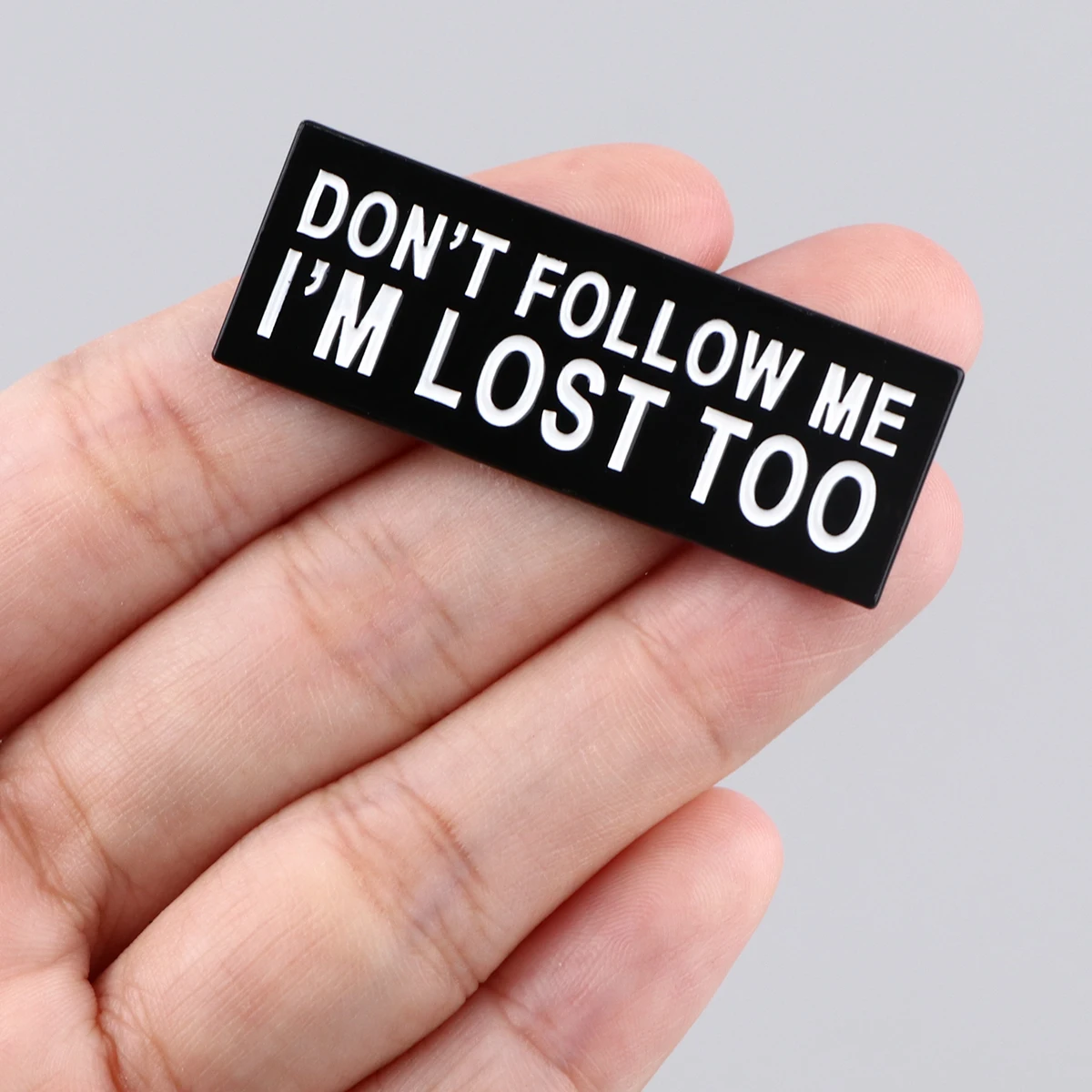 DONT FOLLOW ME I AM LOST TOO Lapel Pins Funny Sayings Enamel Pin Brooches For Women Badges On Backpack Jewelry Kids Gift