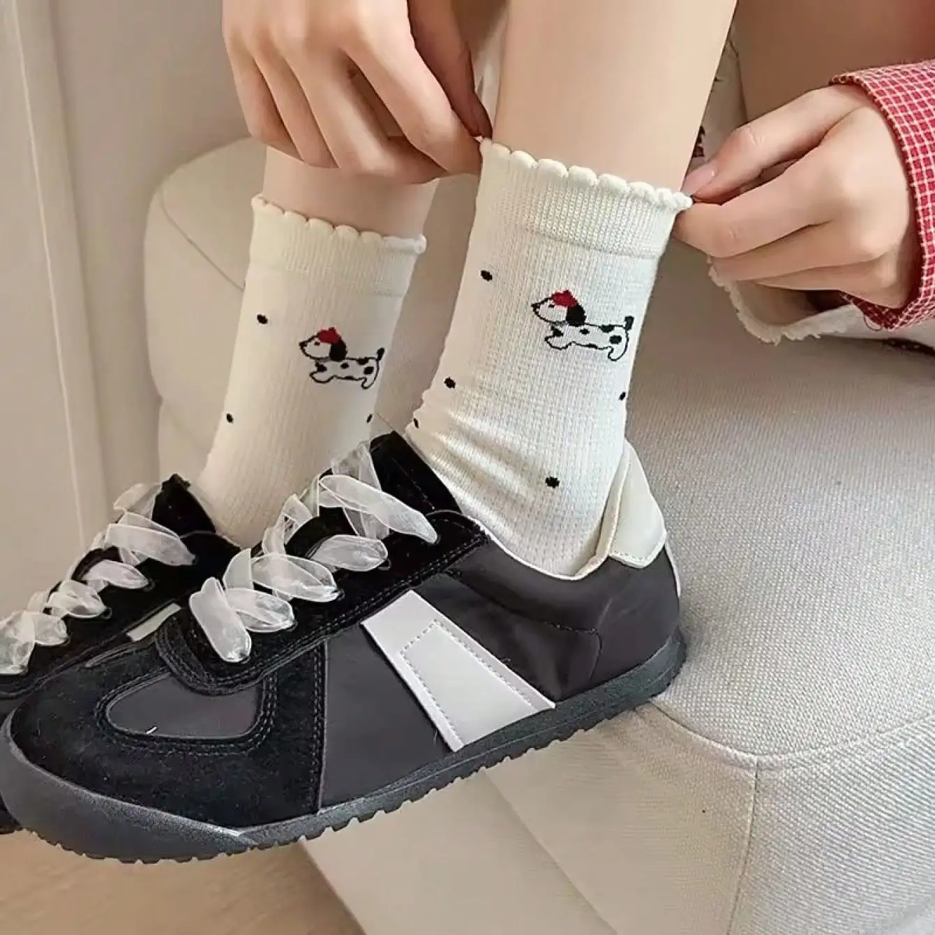 Calzini bianchi a pois da donna Primavera Estate Calzini a tubo medio a righe sottili e traspiranti Cartoon Dog Calzini da donna carini giapponesi Kawaii